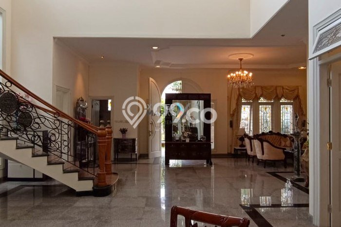 Ready to Use! Luxury House LT 360m2 Desain Elegan di Araya Ready to Use! Luxury House LT 360m2 Desain Elegan di Araya