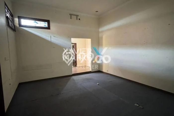Lokasi strategis! Rumah siap huni disewakan di Klojen LB 400m2 Lokasi strategis! Rumah siap huni disewakan di Klojen LB 400m2
