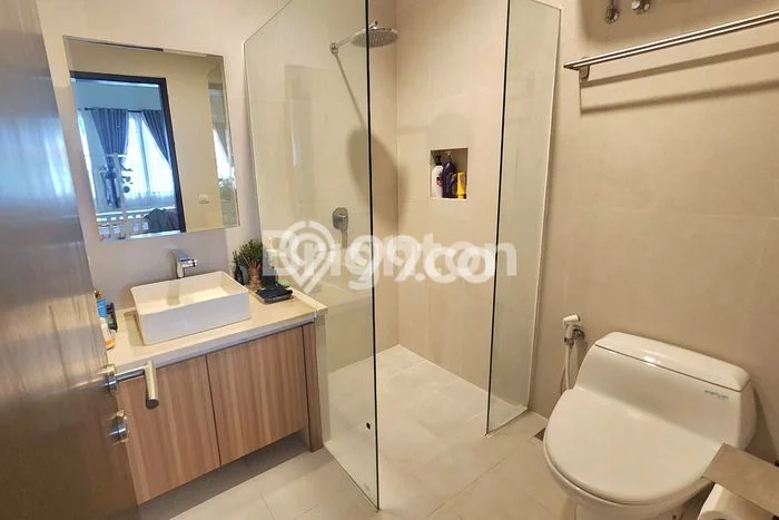 Jual Rumah Luas Megah Dengan View Cantik di Slipi, Jakarta Barat Jual Rumah Luas Megah Dengan View Cantik di Slipi, Jakarta Barat