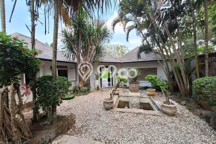 Dijual Vila Kawasan , Luas 950m2m², Posisi Strategis Dijual Vila Kawasan , Luas 950m2m², Posisi Strategis