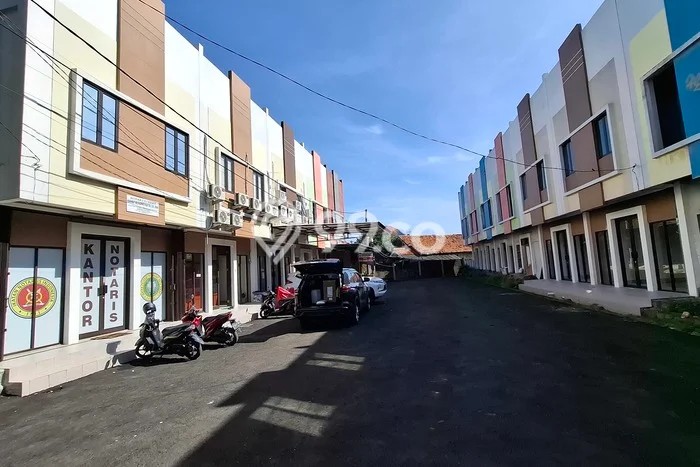 LOKASI STRATEGIS! Ruko Kawasan Cibinong, Luas 150m², Area Bisnis, Jalan Utama LOKASI STRATEGIS! Ruko Kawasan Cibinong, Luas 150m², Area Bisnis, Jalan Utama