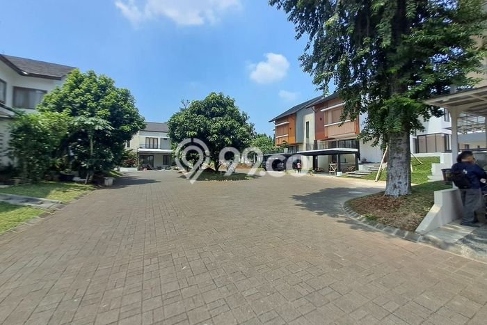 Rumah Eksklusif Dijual LT 141m2 di Ciputat Timur, Tangerang Selatan Rumah Eksklusif Dijual LT 141m2 di Ciputat Timur, Tangerang Selatan