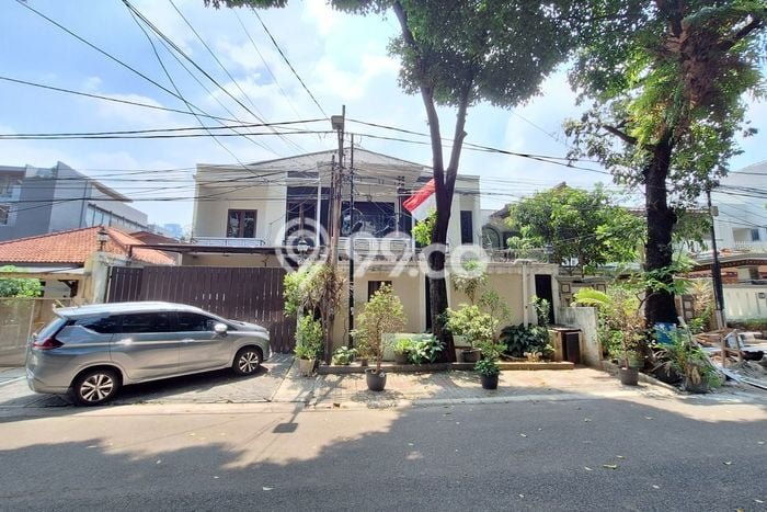 For Sale! Luxury House LT 330m2 Desain Modern di Blok S For Sale! Luxury House LT 330m2 Desain Modern di Blok S
