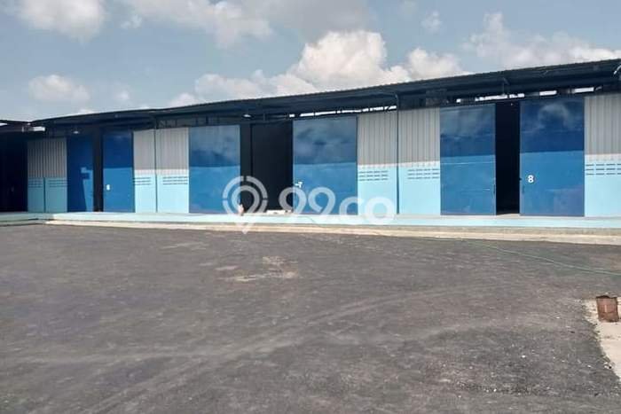 Gudang Disewa di Jakarta Timur dengan LB 1500m2 Area Komersial Ramai Gudang Disewa di Jakarta Timur dengan LB 1500m2 Area Komersial Ramai