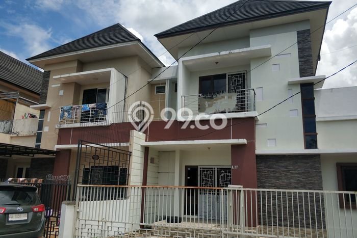 RECOMMENDED! Rumah kawasan Pontianak Tenggara, 4 KT, Area Premium, Luas 200m² Bangunan 300m² RECOMMENDED! Rumah kawasan Pontianak Tenggara, 4 KT, Area Premium, Luas 200m² Bangunan 300m²