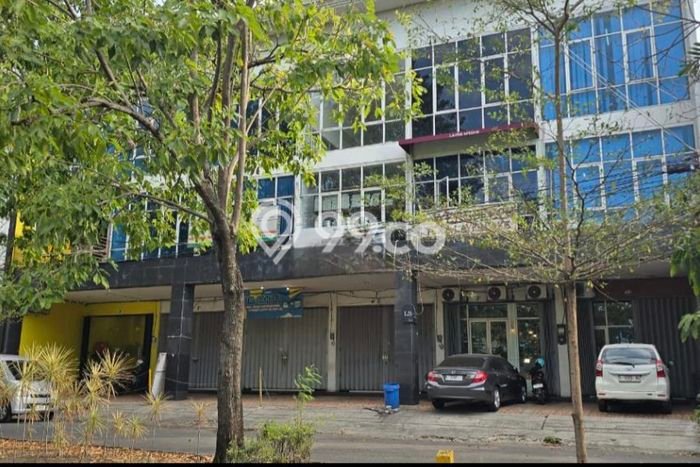 Unit Ruko Dijual di Surabaya LT 67m2 & LB 200m2 Unit Ruko Dijual di Surabaya LT 67m2 & LB 200m2