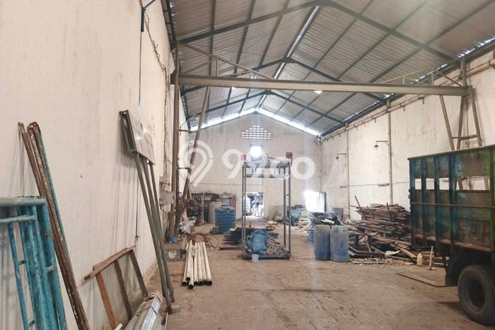 FOR RENT! Gudang di Margomulyo Cocok untuk Bisnis 450m2 FOR RENT! Gudang di Margomulyo Cocok untuk Bisnis 450m2