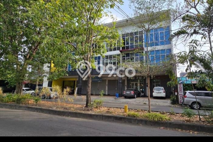 Unit Ruko Dijual di Surabaya LT 67m2 & LB 200m2 Unit Ruko Dijual di Surabaya LT 67m2 & LB 200m2