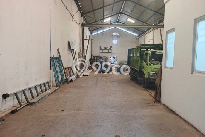 FOR RENT! Gudang di Margomulyo Cocok untuk Bisnis 450m2 FOR RENT! Gudang di Margomulyo Cocok untuk Bisnis 450m2