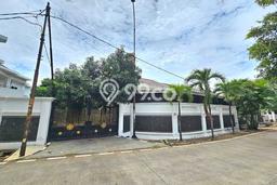 Jual Rumah Luas Elegan Dengan View Eksklusif di Pulomas, Jakarta Timur Jual Rumah Luas Elegan Dengan View Eksklusif di Pulomas, Jakarta Timur