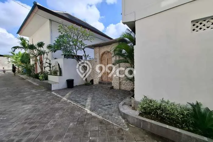 Lokasi terbaik! Rumah siap huni dikontrakkan di Kerobokan LB 200m2 Lokasi terbaik! Rumah siap huni dikontrakkan di Kerobokan LB 200m2