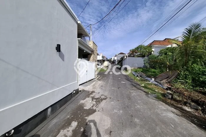 Disewakan! Rumah 1 Kamar Tidur &
1 Kamar Mandi di Dalung, Badung Disewakan! Rumah 1 Kamar Tidur &
1 Kamar Mandi di Dalung, Badung