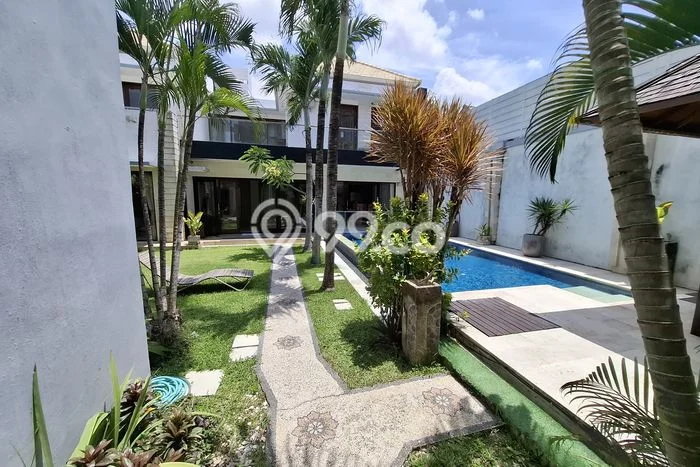 Jual Rumah Luas Elegan Dengan View Eksklusif di Kerobokan Kelod, Badung Jual Rumah Luas Elegan Dengan View Eksklusif di Kerobokan Kelod, Badung