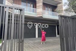 SPECIAL OFFER! Rumah Asri area , LT 700m2m² Bangunan 700m2m² SPECIAL OFFER! Rumah Asri area , LT 700m2m² Bangunan 700m2m²