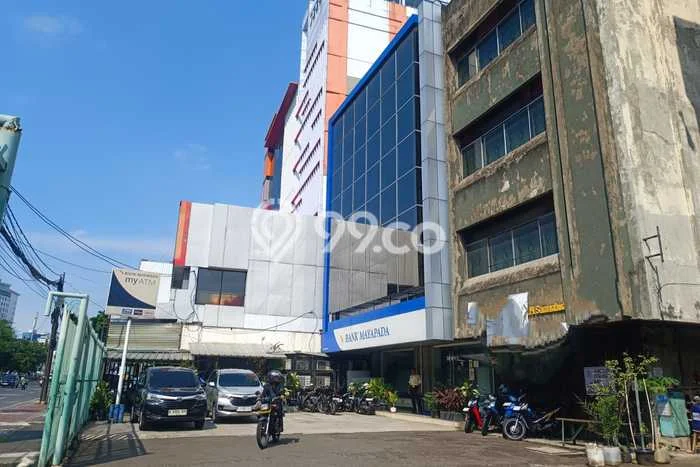Ruko Dijual di Jakarta Pusat LT 104m2 & LB 400m2 Lokasi Terbaik! Ruko Dijual di Jakarta Pusat LT 104m2 & LB 400m2 Lokasi Terbaik!