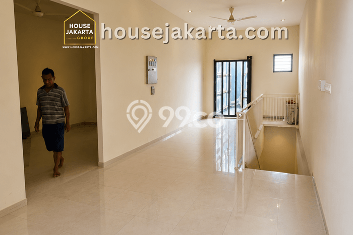 Ruko Komersial Disewakan di Kembangan Jakarta Barat Luas 748m2 Ruko Komersial Disewakan di Kembangan Jakarta Barat Luas 748m2