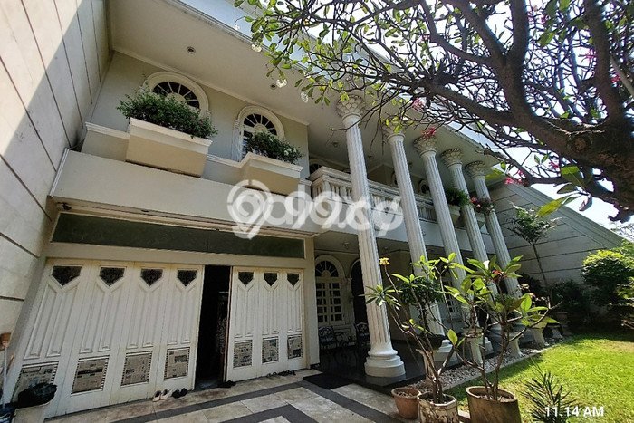 Ready to Use! Luxury House LT 680m2 Desain Elegan di Dharma Husada Ready to Use! Luxury House LT 680m2 Desain Elegan di Dharma Husada