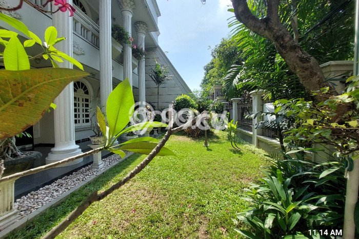 Ready to Use! Luxury House LT 680m2 Desain Elegan di Dharma Husada Ready to Use! Luxury House LT 680m2 Desain Elegan di Dharma Husada