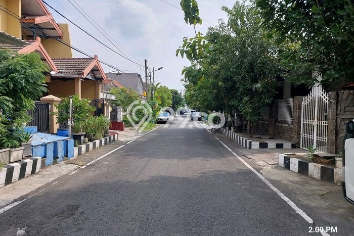 For Sale Rumah 5 Kamar Lokasi Ideal Nyaman dan Strategis di Rungkut For Sale Rumah 5 Kamar Lokasi Ideal Nyaman dan Strategis di Rungkut