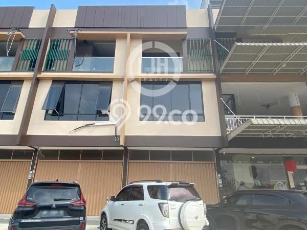 Disewakan Ruko di Kawasan Ramai Batam Centre Luas 240m2 Disewakan Ruko di Kawasan Ramai Batam Centre Luas 240m2