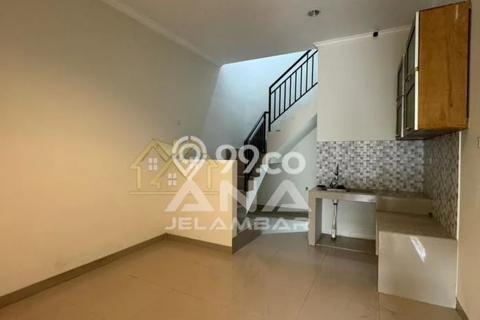 Disewakan! Rumah 4 Kamar Tidur &
3 Kamar Mandi di Jelambar, Jakarta Barat Disewakan! Rumah 4 Kamar Tidur &
3 Kamar Mandi di Jelambar, Jakarta Barat