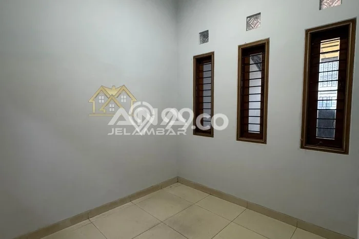 Disewakan! Rumah 3 Kamar Tidur &
3 Kamar Mandi di Jelambar, Jakarta Barat Disewakan! Rumah 3 Kamar Tidur &
3 Kamar Mandi di Jelambar, Jakarta Barat