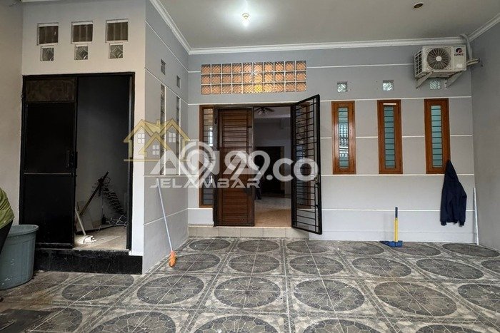 Disewakan! Rumah 3 Kamar Tidur &
3 Kamar Mandi di Jelambar, Jakarta Barat Disewakan! Rumah 3 Kamar Tidur &
3 Kamar Mandi di Jelambar, Jakarta Barat