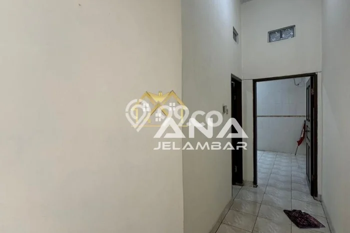 Disewakan! Rumah 4 Kamar Tidur &
2 Kamar Mandi di Jelambar, Jakarta Barat Disewakan! Rumah 4 Kamar Tidur &
2 Kamar Mandi di Jelambar, Jakarta Barat
