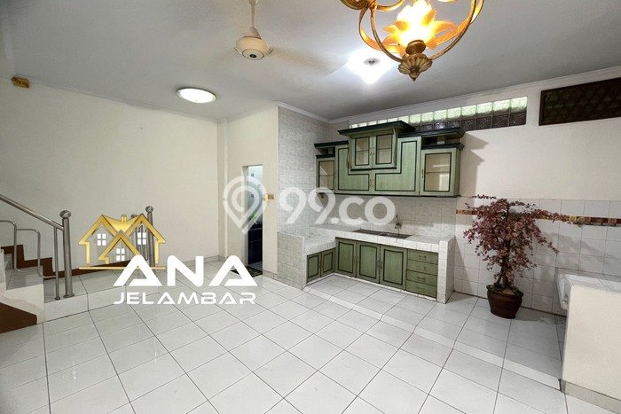 Disewakan! Rumah 4 Kamar Tidur &
3 Kamar Mandi di Jelambar, Jakarta Barat Disewakan! Rumah 4 Kamar Tidur &
3 Kamar Mandi di Jelambar, Jakarta Barat