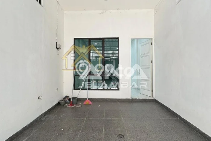 Dijual! Ruko di Jelambar Jakarta Barat LT 80m2 / LB 225m2 Kawasan Strategis Dijual! Ruko di Jelambar Jakarta Barat LT 80m2 / LB 225m2 Kawasan Strategis
