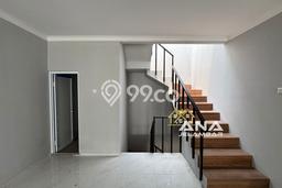 Ruko Dijual di Jakarta Barat LT 82m2 & LB 215m2 Lokasi Terbaik! Ruko Dijual di Jakarta Barat LT 82m2 & LB 215m2 Lokasi Terbaik!