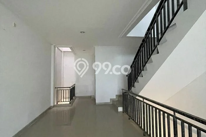Ruko Disewa di Jakarta Utara dengan LB 220m2 Area Komersial Ramai Ruko Disewa di Jakarta Utara dengan LB 220m2 Area Komersial Ramai