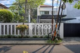 Rumah Elit Modern Tanpa Renovasi di Cipete Jakarta Selatan Rumah Elit Modern Tanpa Renovasi di Cipete Jakarta Selatan