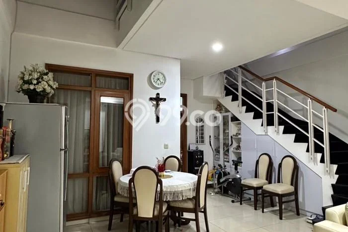 Rumah Mewah LB 213m2 Siap Huni Desain Elegan di Pasteur, Bandung Rumah Mewah LB 213m2 Siap Huni Desain Elegan di Pasteur, Bandung