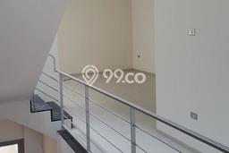 Disewakan! Rumah 4 Kamar Tidur &
4 Kamar Mandi di Pantai Indah Kapuk, Jakarta Utara Disewakan! Rumah 4 Kamar Tidur &
4 Kamar Mandi di Pantai Indah Kapuk, Jakarta Utara