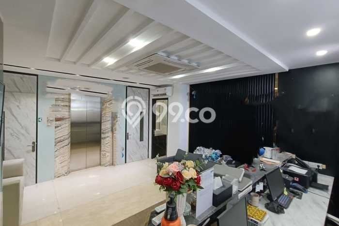 LOKASI STRATEGIS! Ruko di , Luas 1300m2m², Jalan Utama LOKASI STRATEGIS! Ruko di , Luas 1300m2m², Jalan Utama