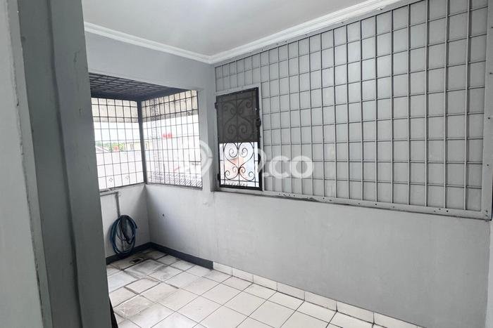 Ruko Bagus Dijual LB 200m2 Lokasi Strategis Jakarta Barat Area Cocok untuk Bisnis Ruko Bagus Dijual LB 200m2 Lokasi Strategis Jakarta Barat Area Cocok untuk Bisnis
