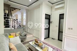 For Sale Rumah 5 Kamar Lokasi Ideal Nyaman dan Strategis di Antapani For Sale Rumah 5 Kamar Lokasi Ideal Nyaman dan Strategis di Antapani