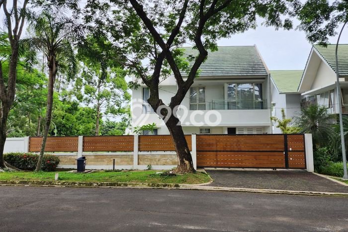 Rumah Mewah LB 200m2 Siap Pakai Desain Elegan di Sentul City, Bogor Rumah Mewah LB 200m2 Siap Pakai Desain Elegan di Sentul City, Bogor