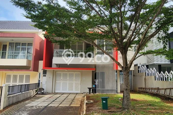 For Sale! Luxury House LT 393m2 Desain Elegan di Sentul City For Sale! Luxury House LT 393m2 Desain Elegan di Sentul City