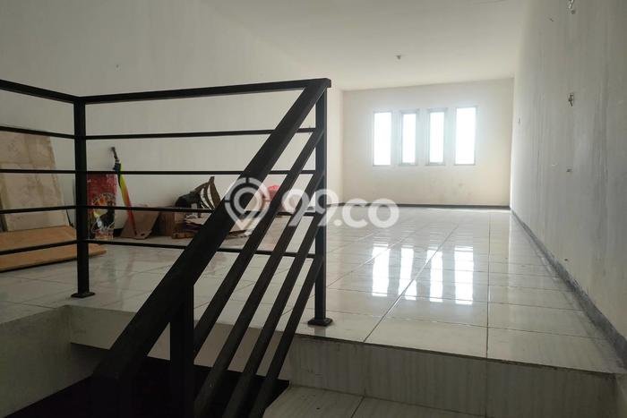 Area Ramai! Ruko Dijual di Driyorejo untuk Bisnis Luas Bangunan 144m2 Area Ramai! Ruko Dijual di Driyorejo untuk Bisnis Luas Bangunan 144m2