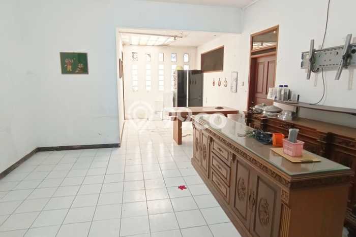 Rumah Nyaman bagi Keluarga di Taman Holis Indah - 3 KT Rumah Nyaman bagi Keluarga di Taman Holis Indah - 3 KT