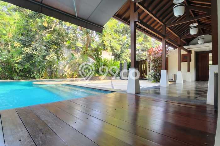 Rumah Mewah Siap Huni LT 1925m2 di Cilandak, Jakarta Selatan Rumah Mewah Siap Huni LT 1925m2 di Cilandak, Jakarta Selatan