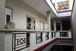 Rumah Eksklusif Siap Huni LT 238m2 di Kebon Jeruk, Jakarta Barat Rumah Eksklusif Siap Huni LT 238m2 di Kebon Jeruk, Jakarta Barat
