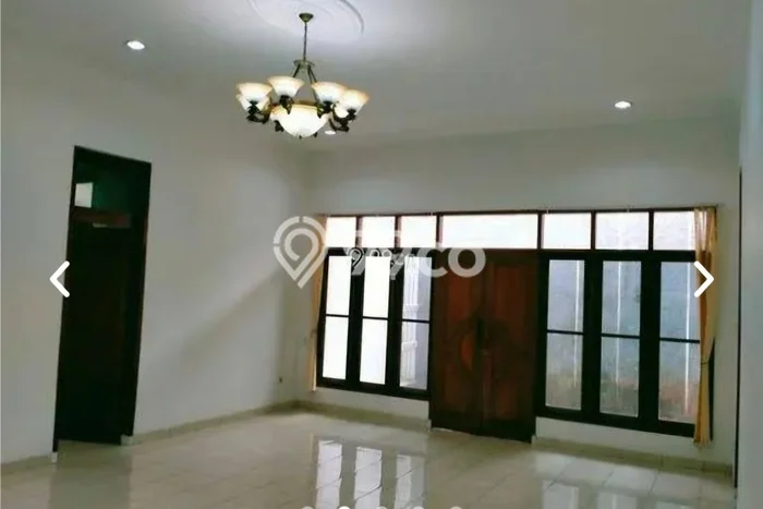 Lokasi terbaik! Rumah siap pakai dikontrakkan di Kebayoran Baru LB 320m2 Lokasi terbaik! Rumah siap pakai dikontrakkan di Kebayoran Baru LB 320m2