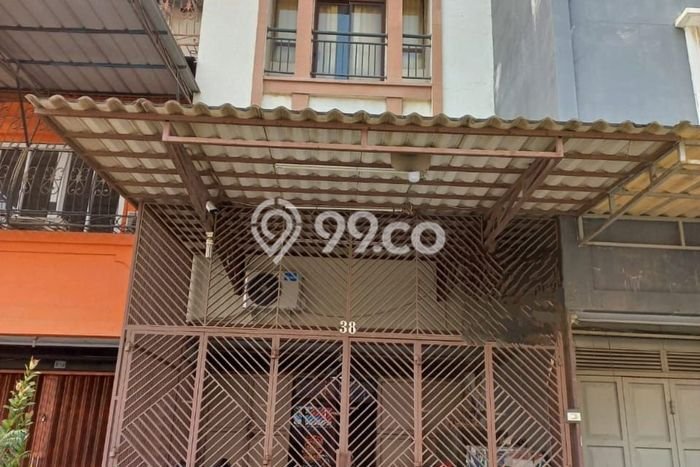 Dijual Ruko Kawasan Cengkareng, Luas 63m2m², Kawasan Potensial, Mainroad Dijual Ruko Kawasan Cengkareng, Luas 63m2m², Kawasan Potensial, Mainroad