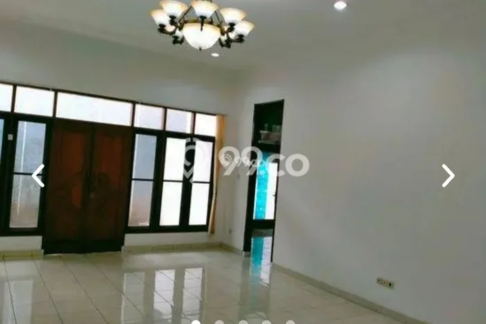 Lokasi terbaik! Rumah siap pakai dikontrakkan di Kebayoran Baru LB 320m2 Lokasi terbaik! Rumah siap pakai dikontrakkan di Kebayoran Baru LB 320m2