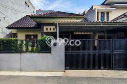 Rumah Mewah LB 160m2 Siap Pakai Desain Elegan di Bintaro, Jakarta Selatan Rumah Mewah LB 160m2 Siap Pakai Desain Elegan di Bintaro, Jakarta Selatan
