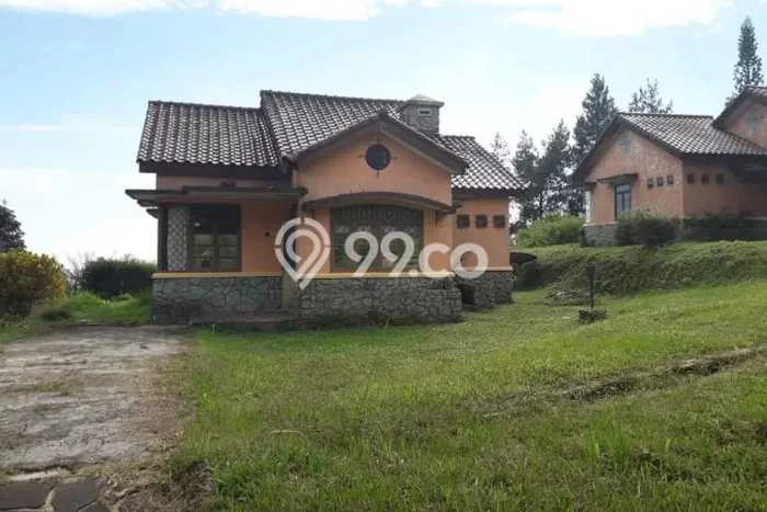 Vila Kawasan , Area 500m2m², Akses ke berbagai keperluan Vila Kawasan , Area 500m2m², Akses ke berbagai keperluan