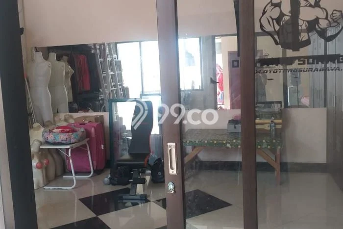 For Sale Rumah 6 Kamar Lokasi Strategis Nyaman dan Strategis di Sambikerep For Sale Rumah 6 Kamar Lokasi Strategis Nyaman dan Strategis di Sambikerep